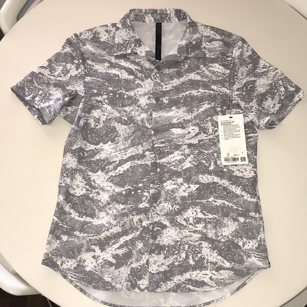 NWT Lululemon Men’s Buttondown Shirt Medium